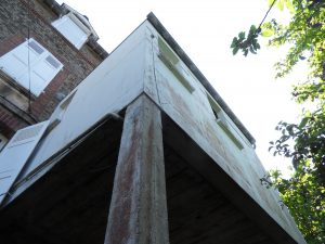 Maison avant isolation par l’extérieure et finition par un bardage bois